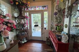 131 W Luke Avenue  photo 4