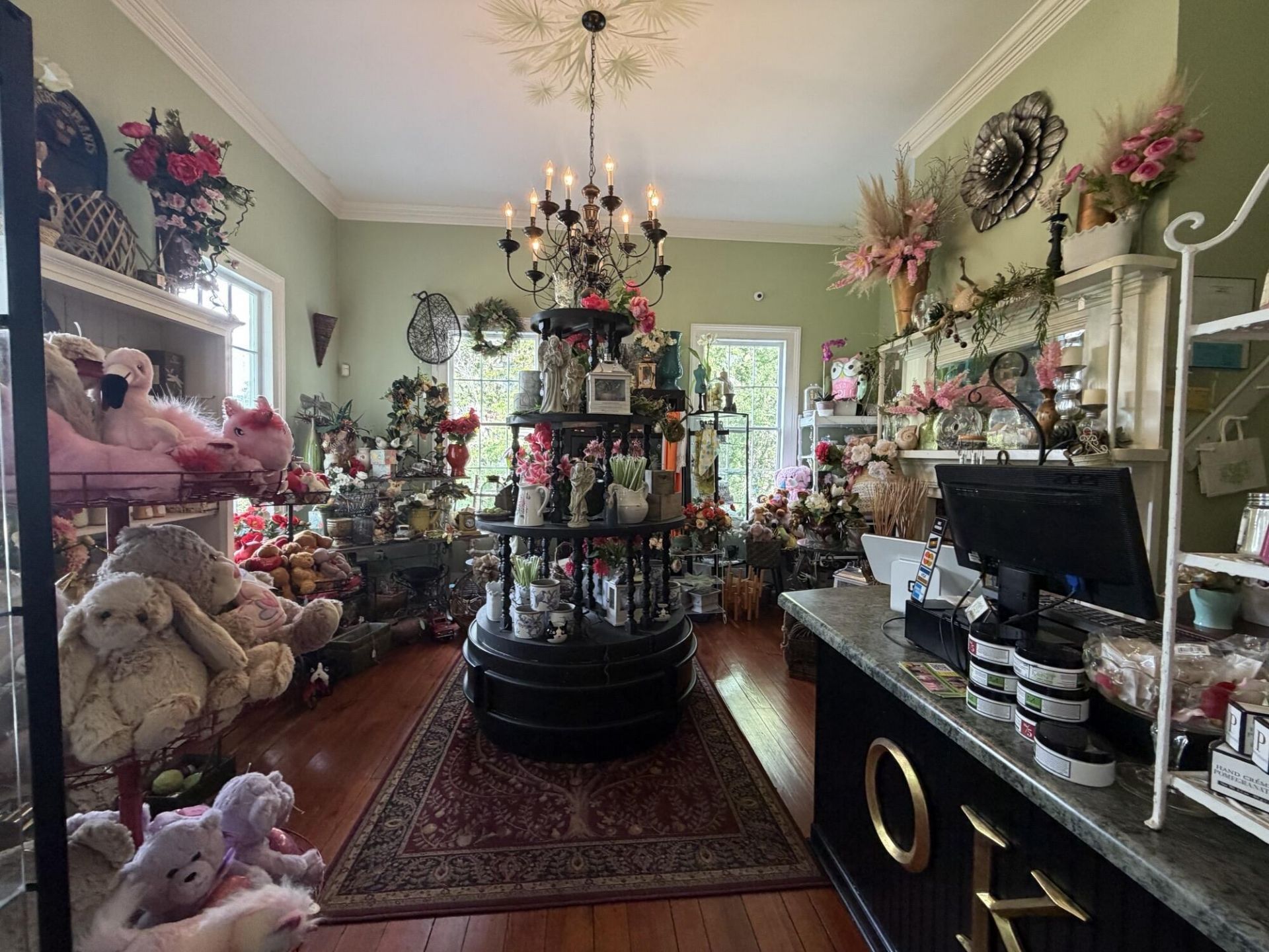 131 W Luke Avenue Photo 6