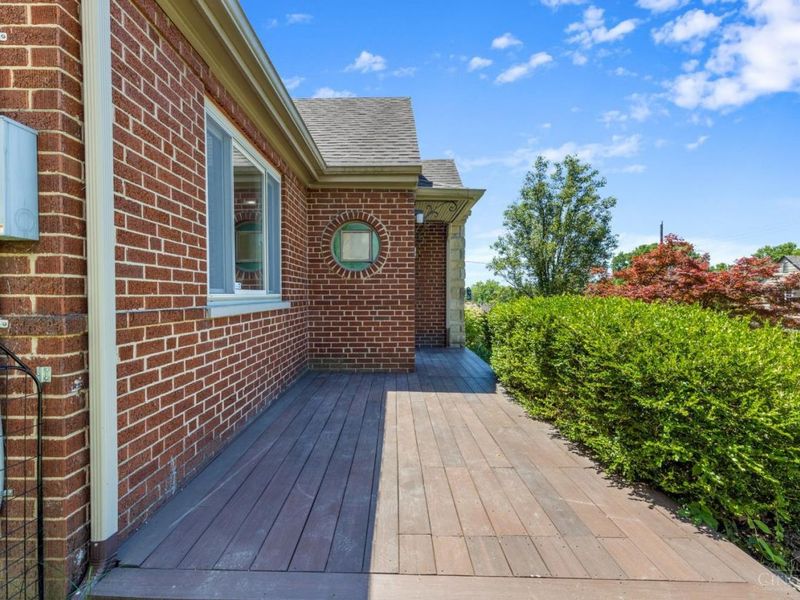 5758 Glengate Lane, Cincinnati, OH 45212 Photo 3