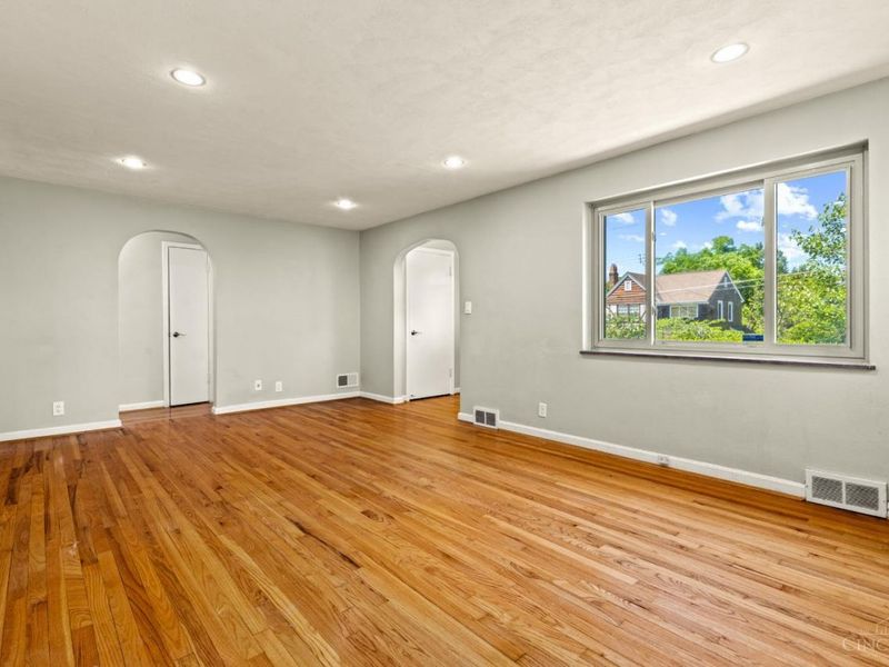 5758 Glengate Lane, Cincinnati, OH 45212 Photo 5