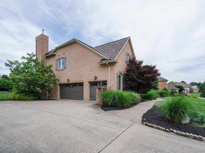8620 Ivy Trails Drive, Anderson Twp, OH 45244 Photo 3