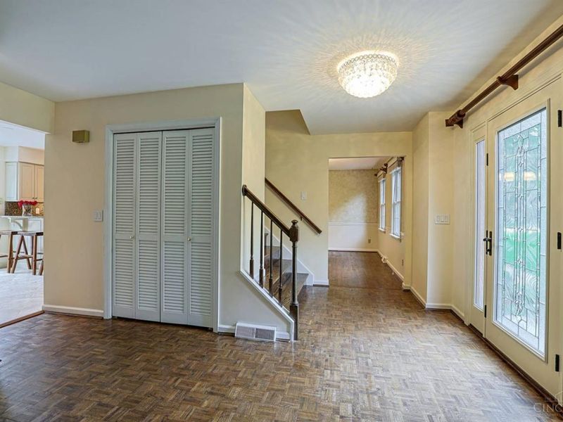9960 Walnutridge Court, Symmes Township, OH 45242 Photo 4
