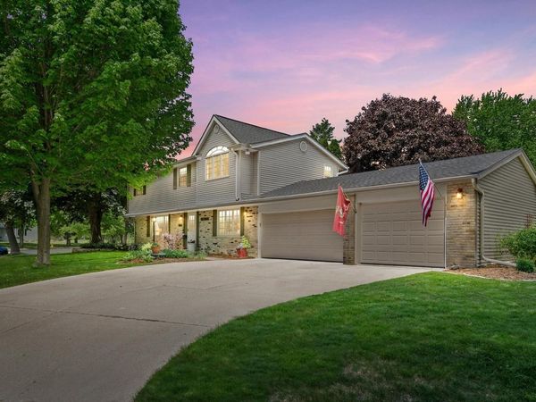 N93W6240 Arbor DRIVE, Cedarburg, WI 53012