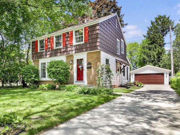 1012 E Hampton ROAD, Whitefish Bay, WI 53217