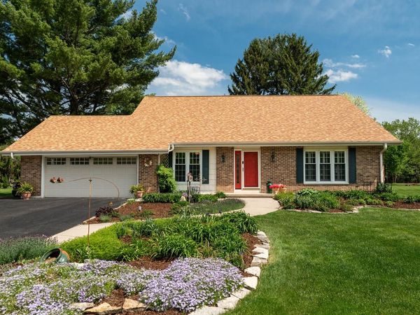 W356N6054 Anchor COURT, Oconomowoc, WI 53066
