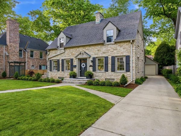 712 E Lexington BOULEVARD, Whitefish Bay, WI 53217