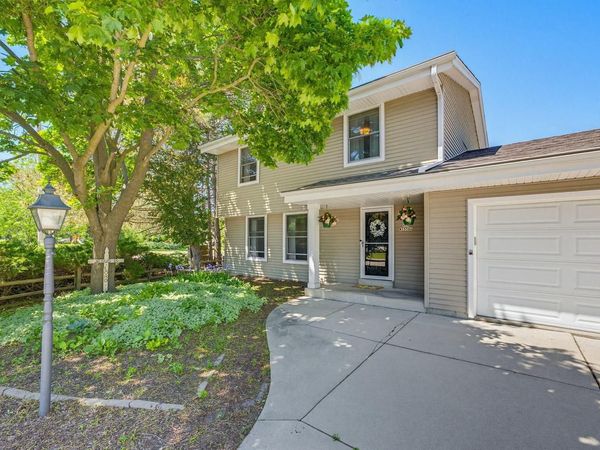 N79W15586 Deerfield TRAIL, Menomonee Falls, WI 53051