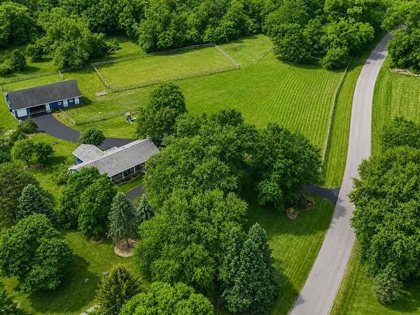 N7W29615 Thames COURT, Waukesha, WI 53188