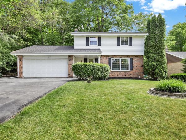 8001 W Bottsford AVENUE, Greenfield, WI 53220