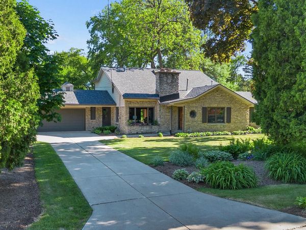 115 W Green Tree ROAD, Glendale, WI 53217