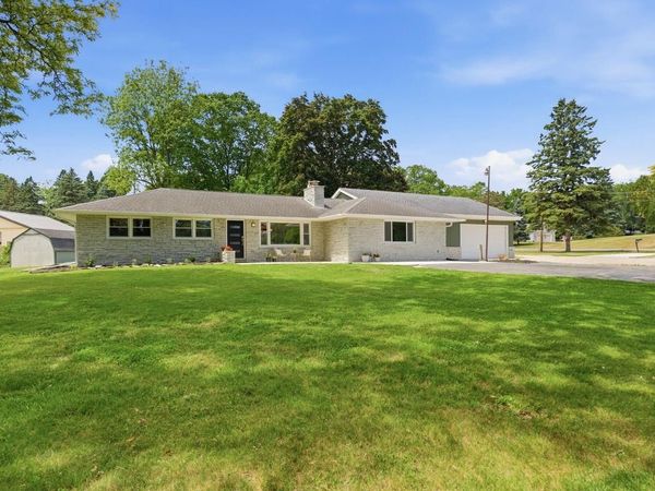 W224N8095 Susan PLACE, Lisbon, WI 53089