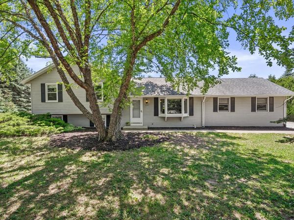 620 Prairie View DRIVE, North Prairie, WI 53153