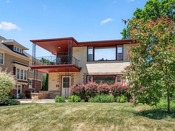 6822 W Wells STREET, Unit 6824, Wauwatosa, WI 53213