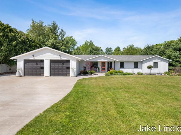 8855 Myers Lake Avenue NE, Rockford, MI 49341
