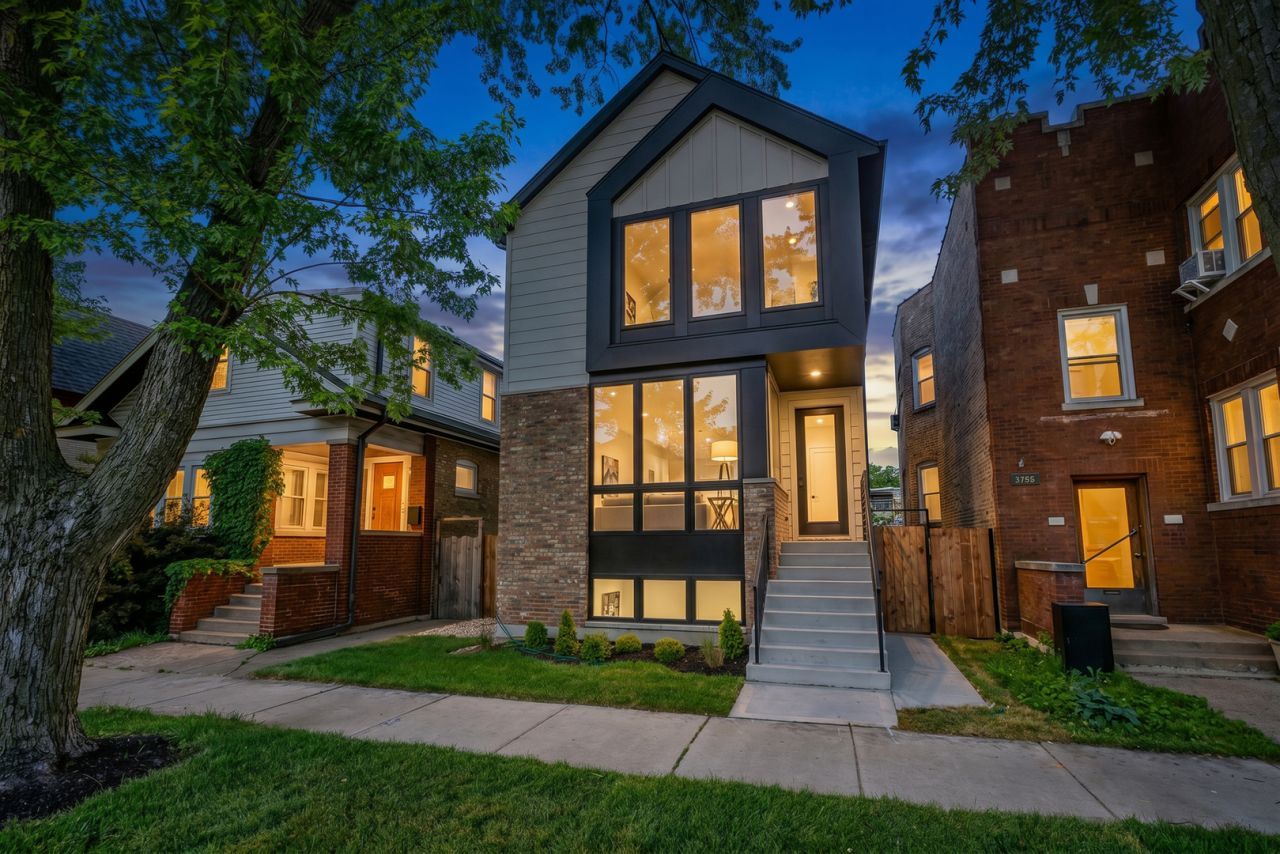 5747 N Maplewood Avenue , Chicago, IL 60659 Main Photo