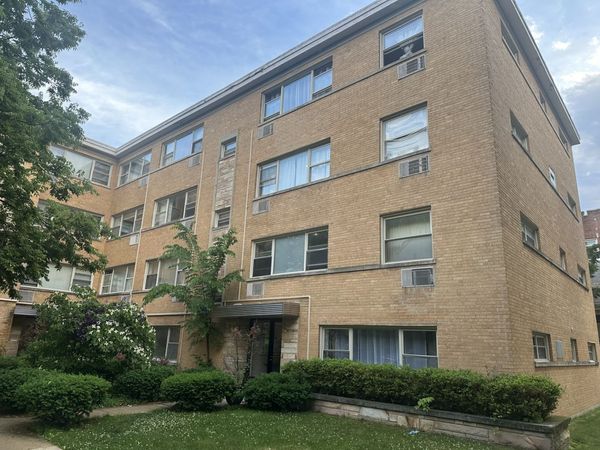 2205 W Highland Avenue, Unit 1N, Chicago, IL 60659