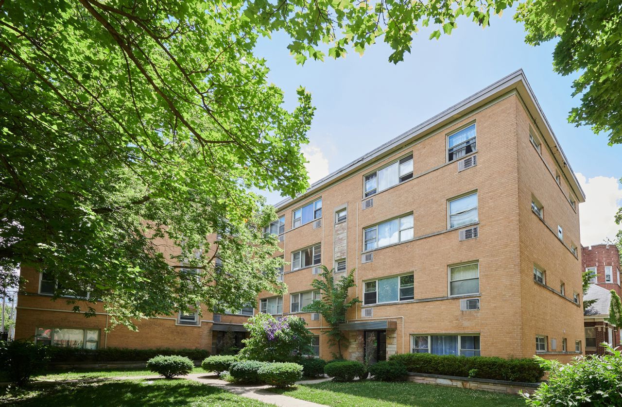 2205 W Highland Avenue, Unit 1N, Chicago, IL 60659 Main Photo