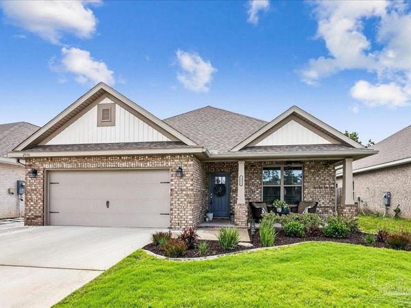 2006 Cambridge Park Dr, Gulf Breeze, FL 32563