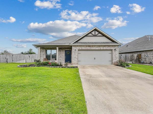 8487 Twenty One Oaks Ln, Pensacola, FL 32526