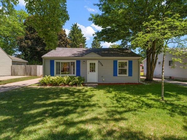 3736 Groveland Avenue SW, Wyoming, MI 49519