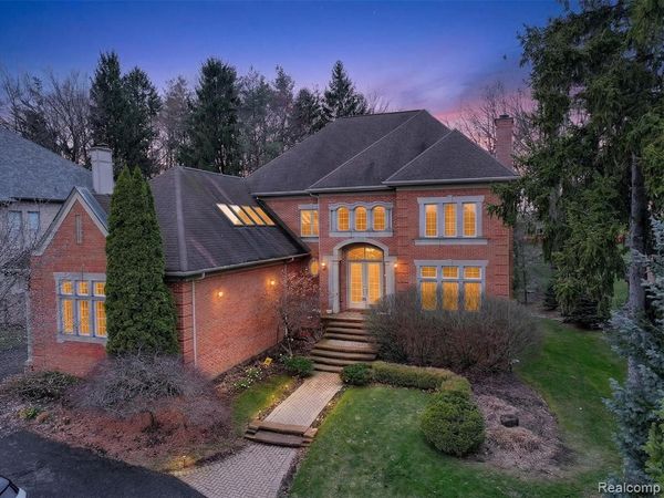 6620 Minnow Pond Drive, West Bloomfield Twp, MI 48322