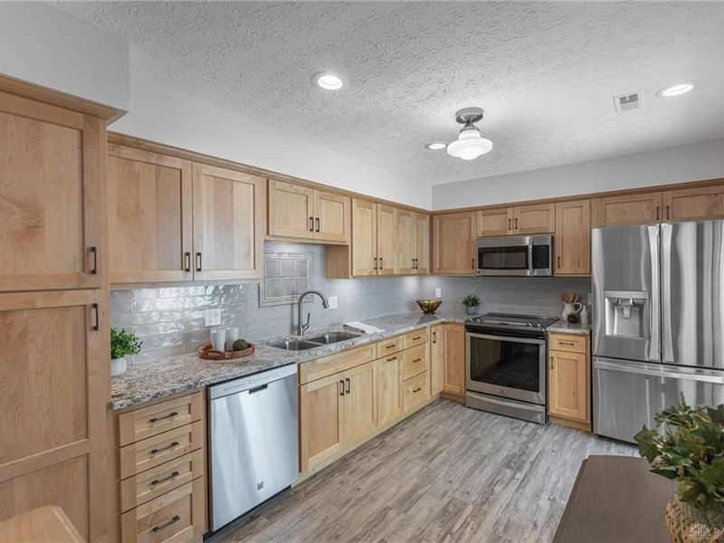 957 Pine Needles Drive, Washington Township, OH 45458 Photo 6