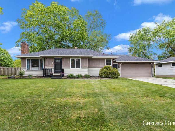 6505 12th Avenue, Jenison, MI 49428
