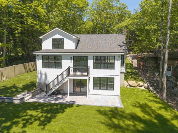 39 Lakeview Drive, Nottingham, NH 03290