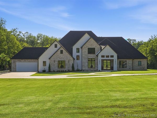 9701 N Memorial Drive , Owasso, OK 74055