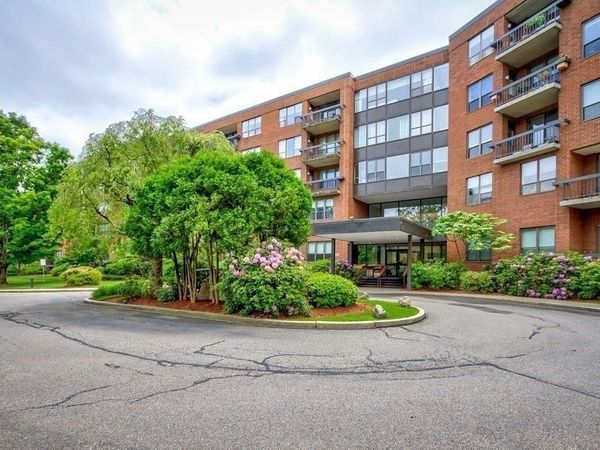 210 Nahanton St, Unit 415, Newton, MA 02459