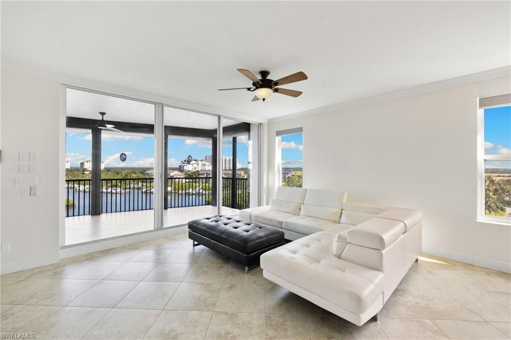 420 Cove Tower Dr, Unit 804, Naples, FL 34110 Photo