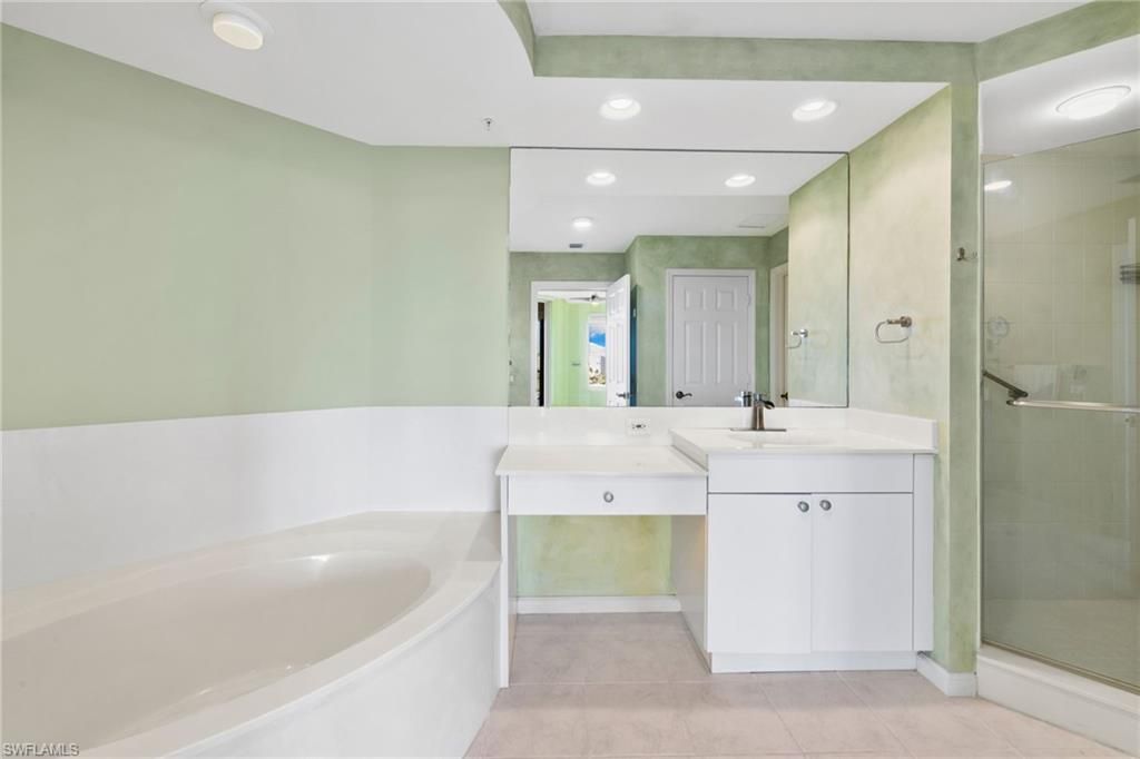 420 Cove Tower Dr, Unit 804, Naples, FL 34110 Photo