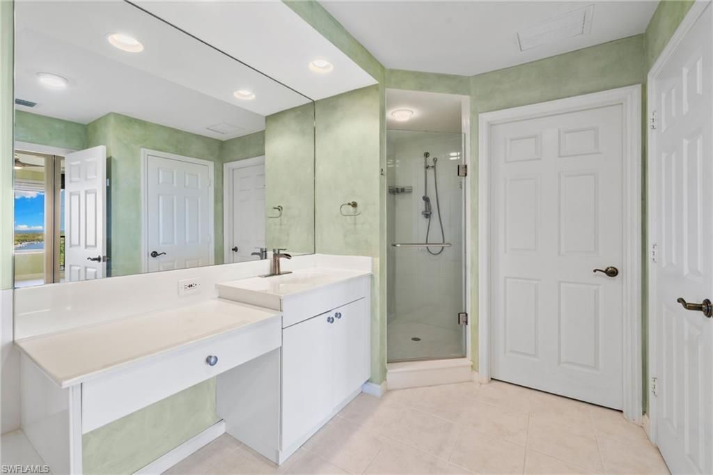 420 Cove Tower Dr, Unit 804, Naples, FL 34110 Photo