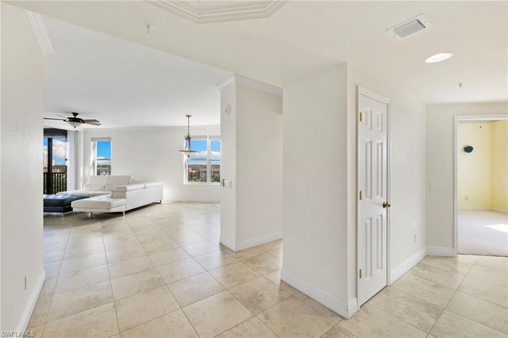 420 Cove Tower Dr, Unit 804, Naples, FL 34110 Photo