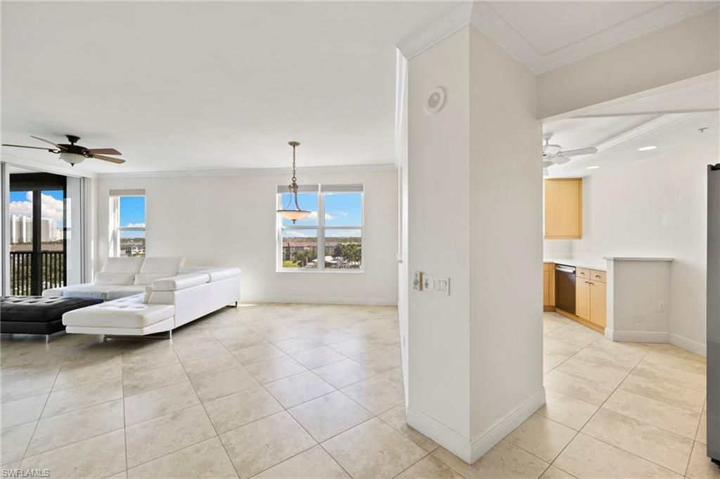 420 Cove Tower Dr, Unit 804, Naples, FL 34110 Photo