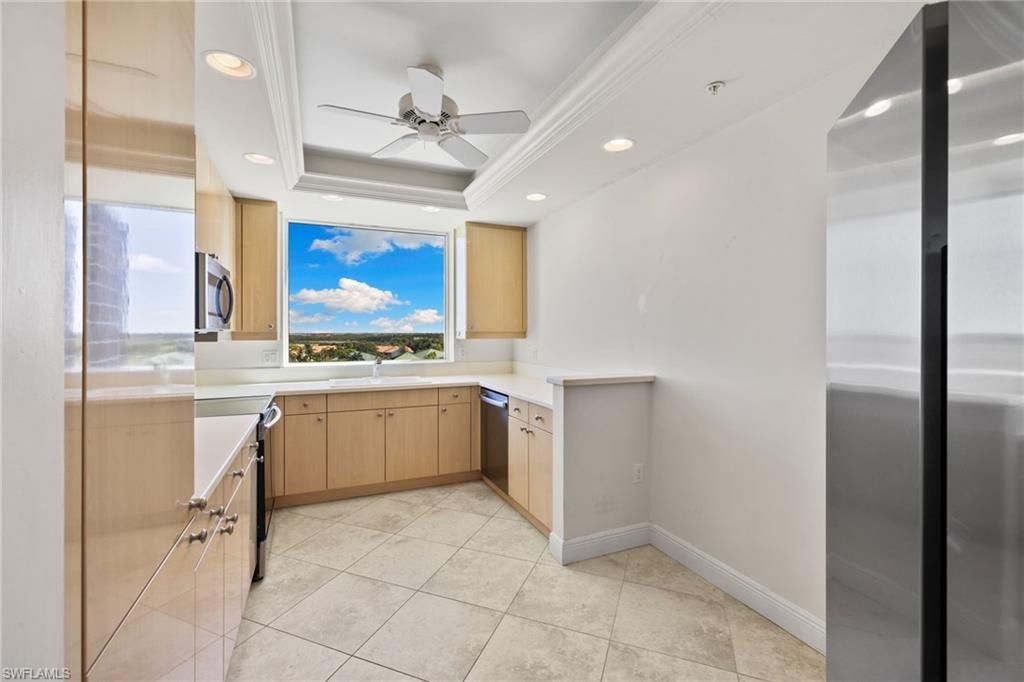 420 Cove Tower Dr, Unit 804, Naples, FL 34110 Photo