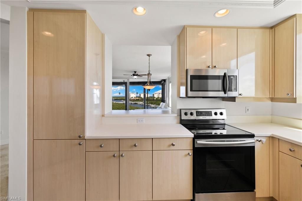 420 Cove Tower Dr, Unit 804, Naples, FL 34110 Photo