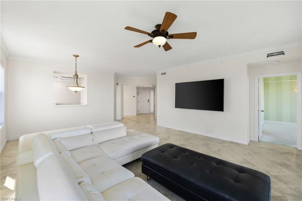 420 Cove Tower Dr, Unit 804, Naples, FL 34110 Photo