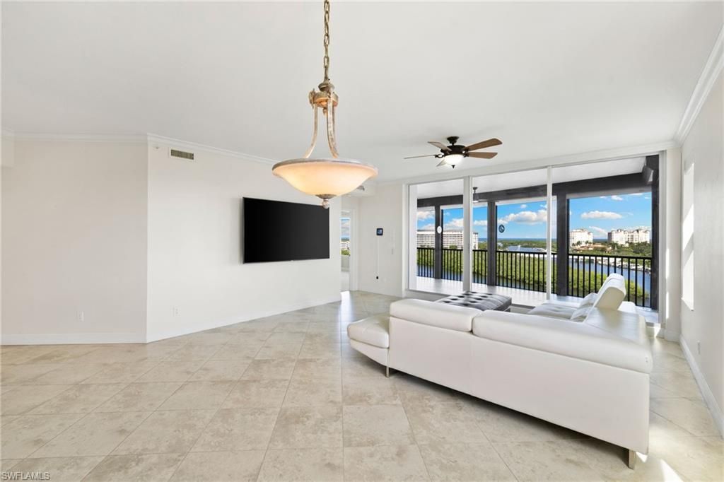 420 Cove Tower Dr, Unit 804, Naples, FL 34110 Photo