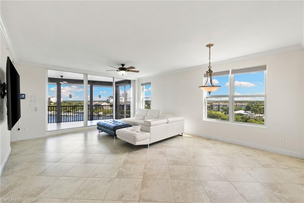 420 Cove Tower Dr, Unit 804, Naples, FL 34110 Photo
