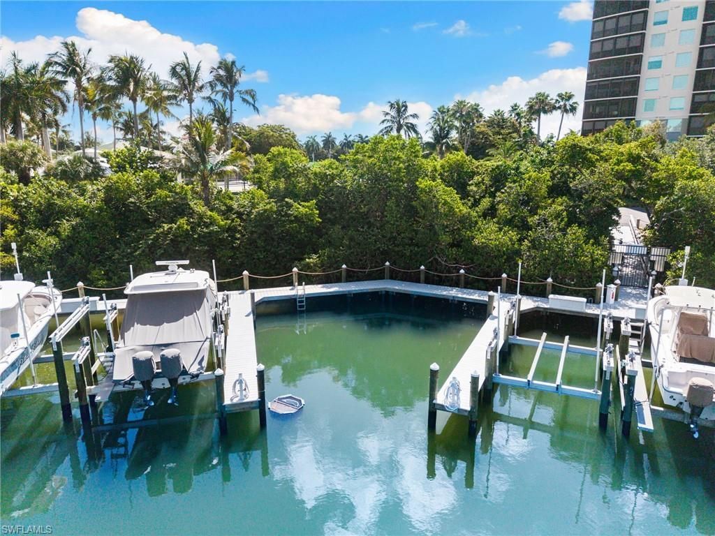 420 Cove Tower Dr, Unit 804, Naples, FL 34110 Photo