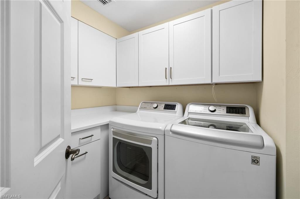 420 Cove Tower Dr, Unit 804, Naples, FL 34110 Photo