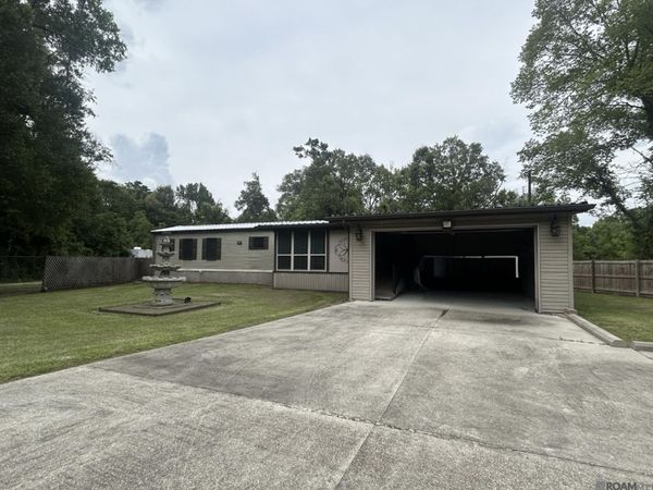 13725 Hartman Ln, Walker, LA 70785