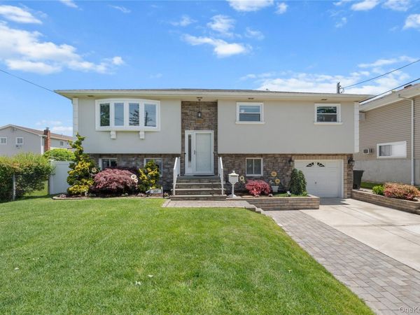 257 Cadman Avenue , Babylon, NY 11702