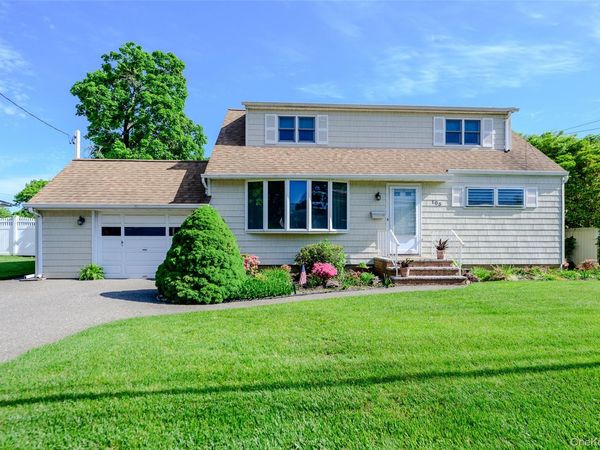 105 N Queens Avenue, Massapequa, NY 11758