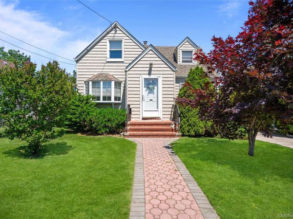 1032 N 6th Street , New Hyde Park, NY 11040