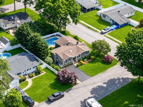 2 Pueblo Court , Sayville, NY 11782
