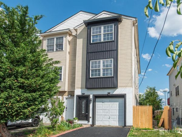 42 Roosevelt Street , New Brunswick, NJ 08901
