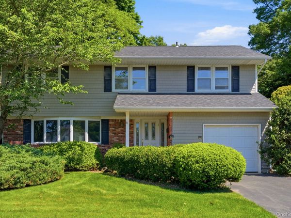 61 Hofstra Drive , Smithtown, NY 11787