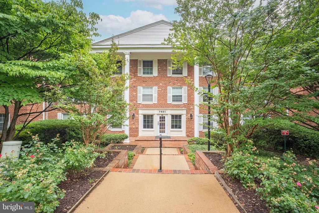 7621 Provincial Drive, Unit 211, McLean, VA 22102 Main Photo